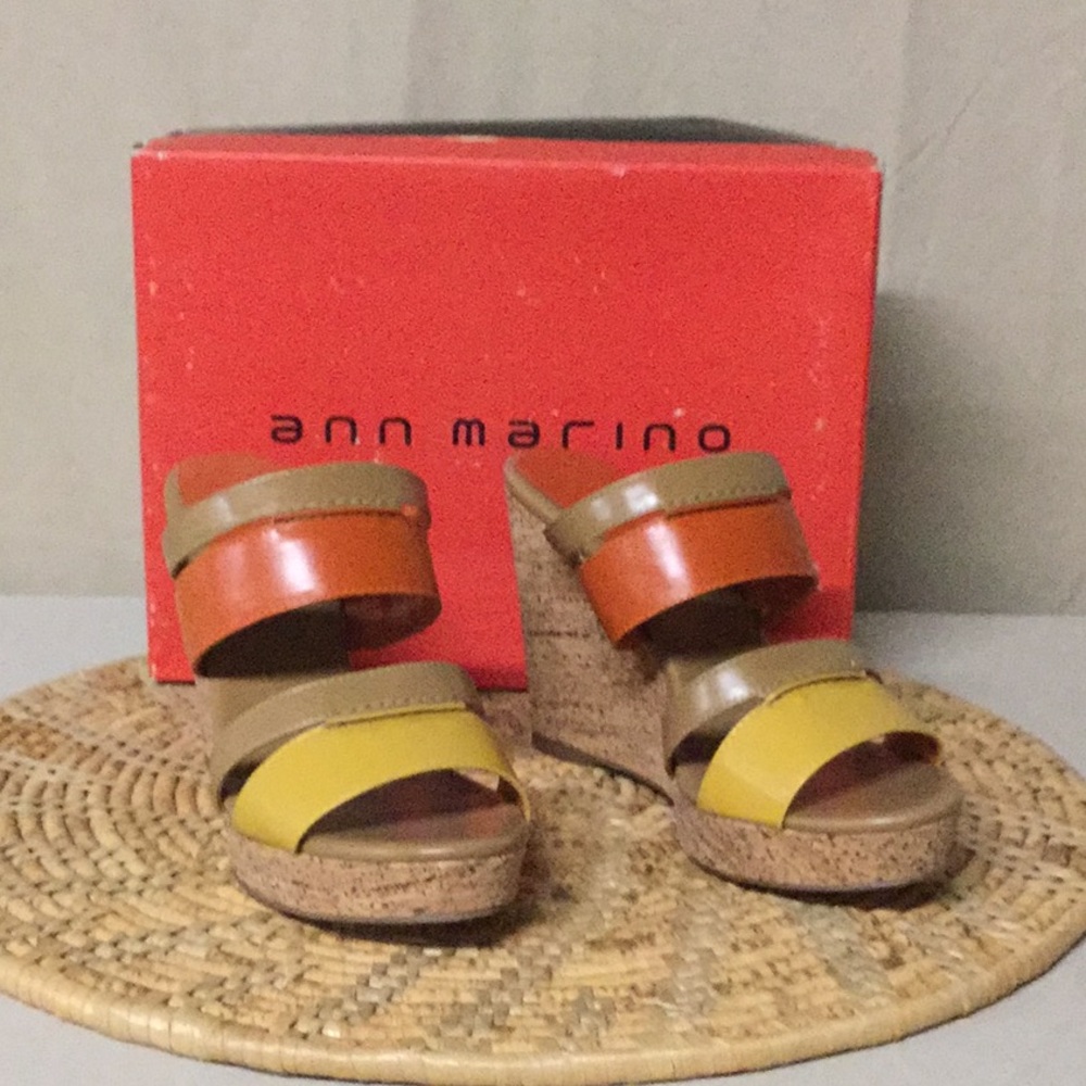 Ann Marino wedge sandal size 9